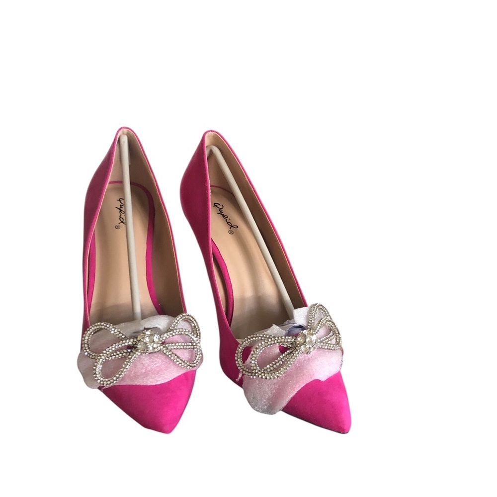 Qupid Pink Heels with Pearl Bow Accent. NWOT no actual sticker tag. Never worn
